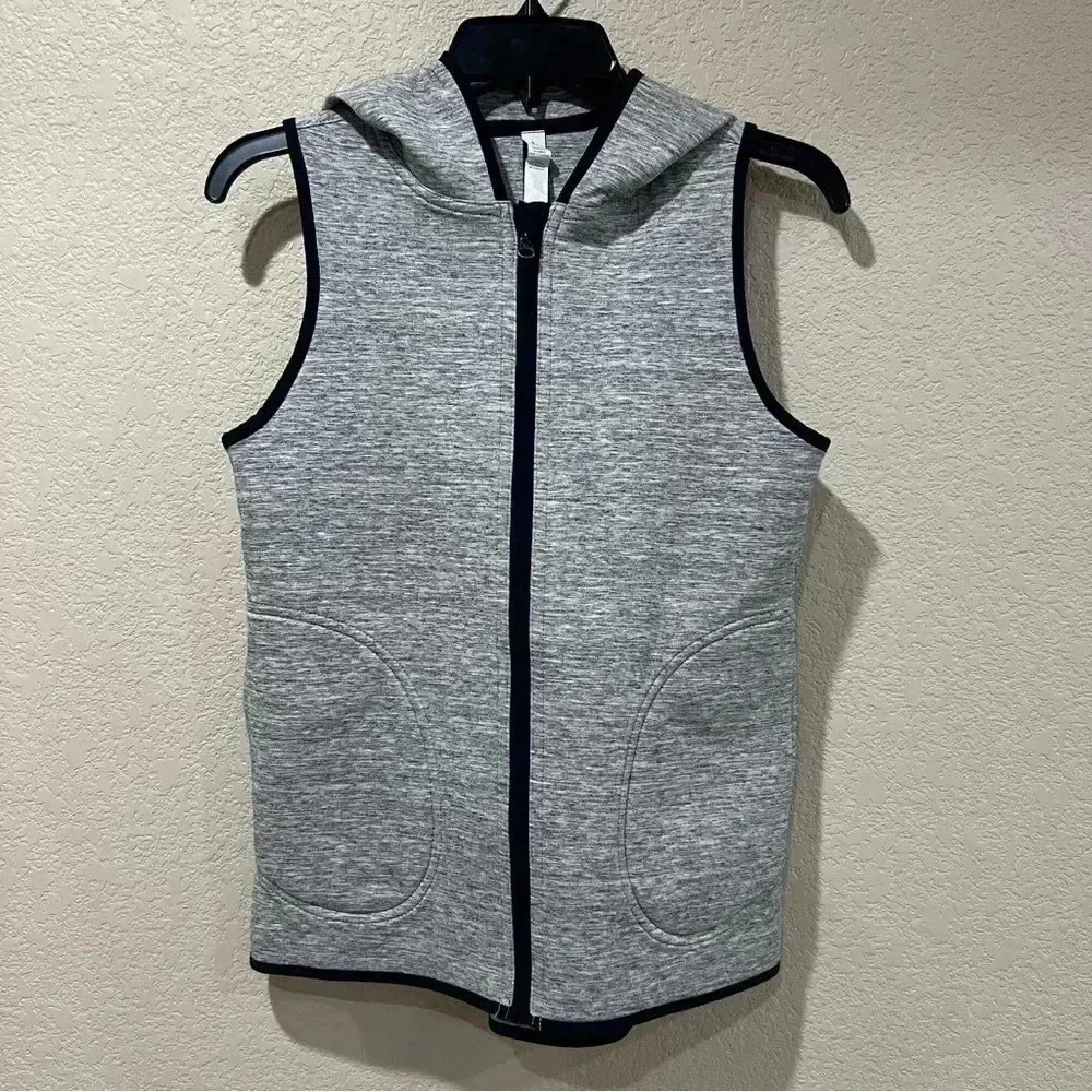 Lululemon Insculpt Vest Gray Black Soft Hooded Reversible Women’s Size 4 $98.